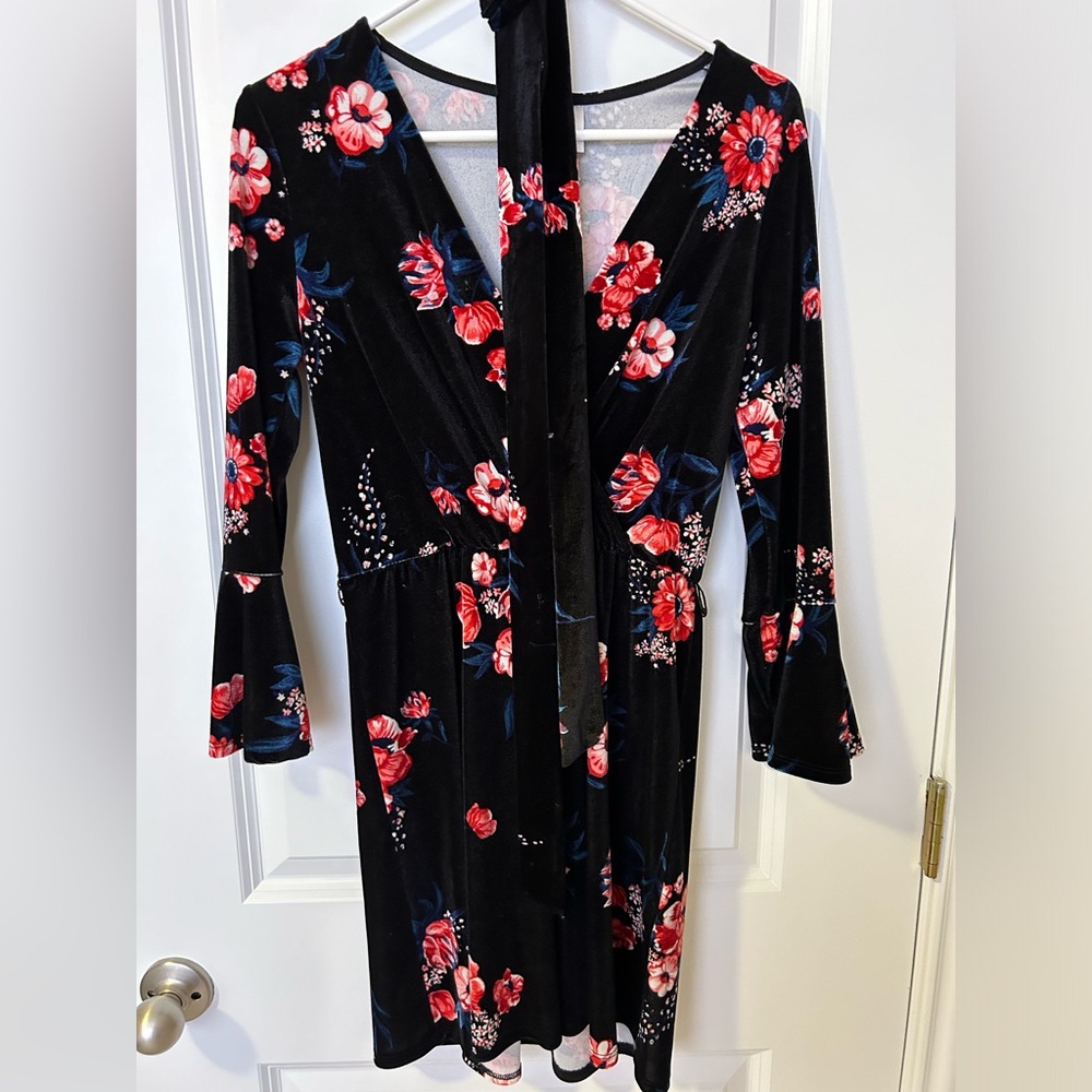 Divided v neck velvet floral dress
